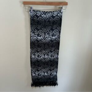 Gray Cashmere Made in Scotland Paisley Patterned Ombre Scarf in Black and Grays